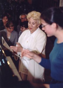 Prof. Halina Czerny-Stefanska during the classes with Natalia Wandoch in August 1999.